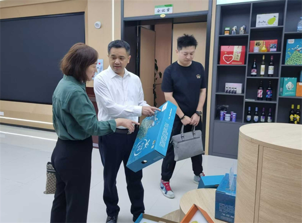 省老邻居公司党支部书记、董事长许宏勇带队赴疆洽谈库尔勒香梨产销对接工作