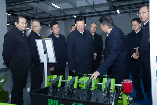 蔡邦银一行赴达州市调研尊龙集团中国官方网站社工作